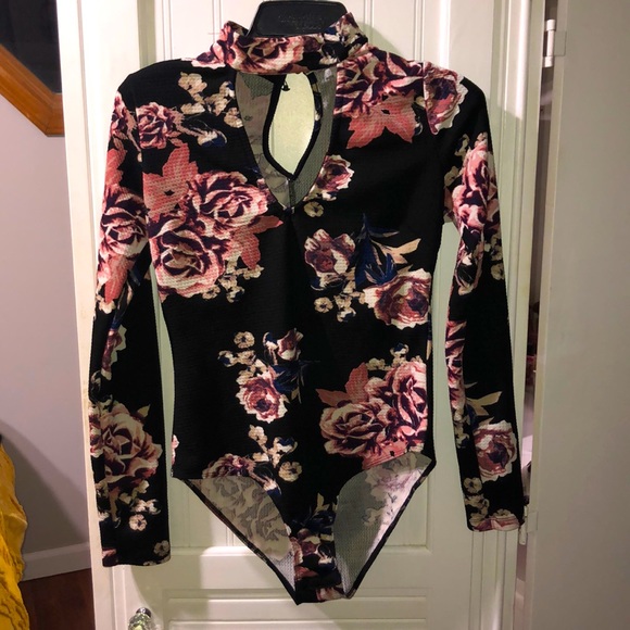Charlotte Russe Tops - Floral bodysuit